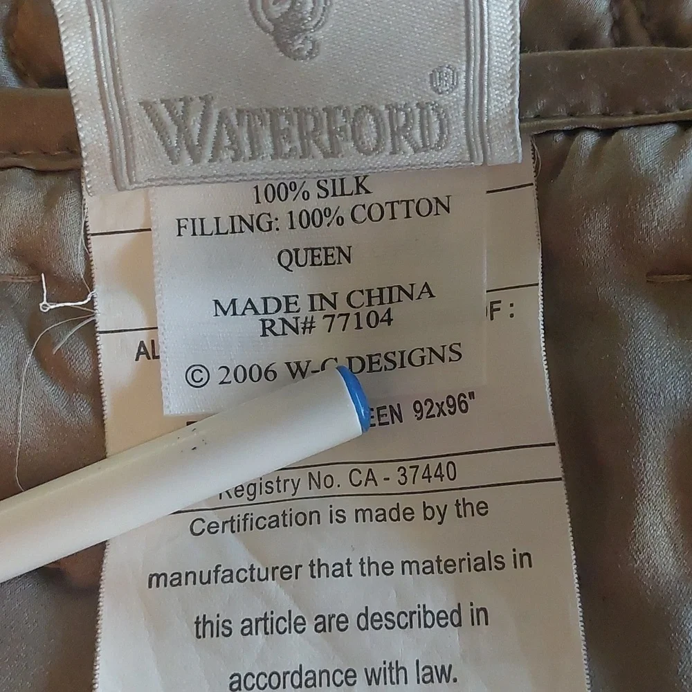 Queen size coverlet/ bedspread - Picture 6 of 7